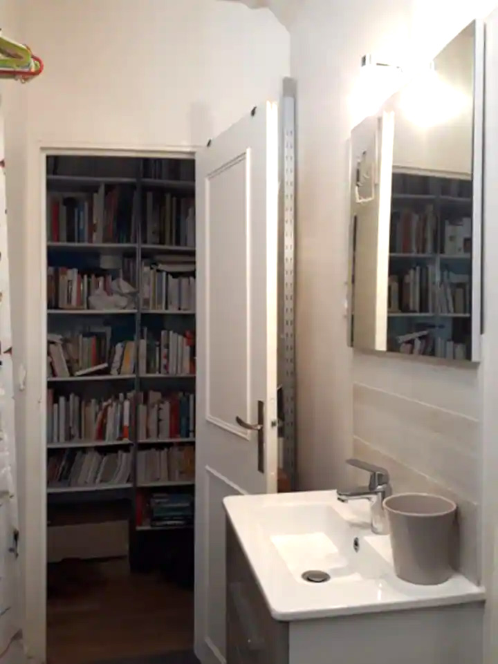private bathroom recently fully renovated, spacious shower cabin (1sqm) with steady hot water
